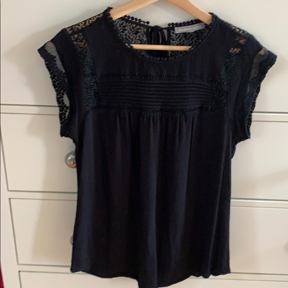 Daniel Rainn lace yoke sleeveless blouse